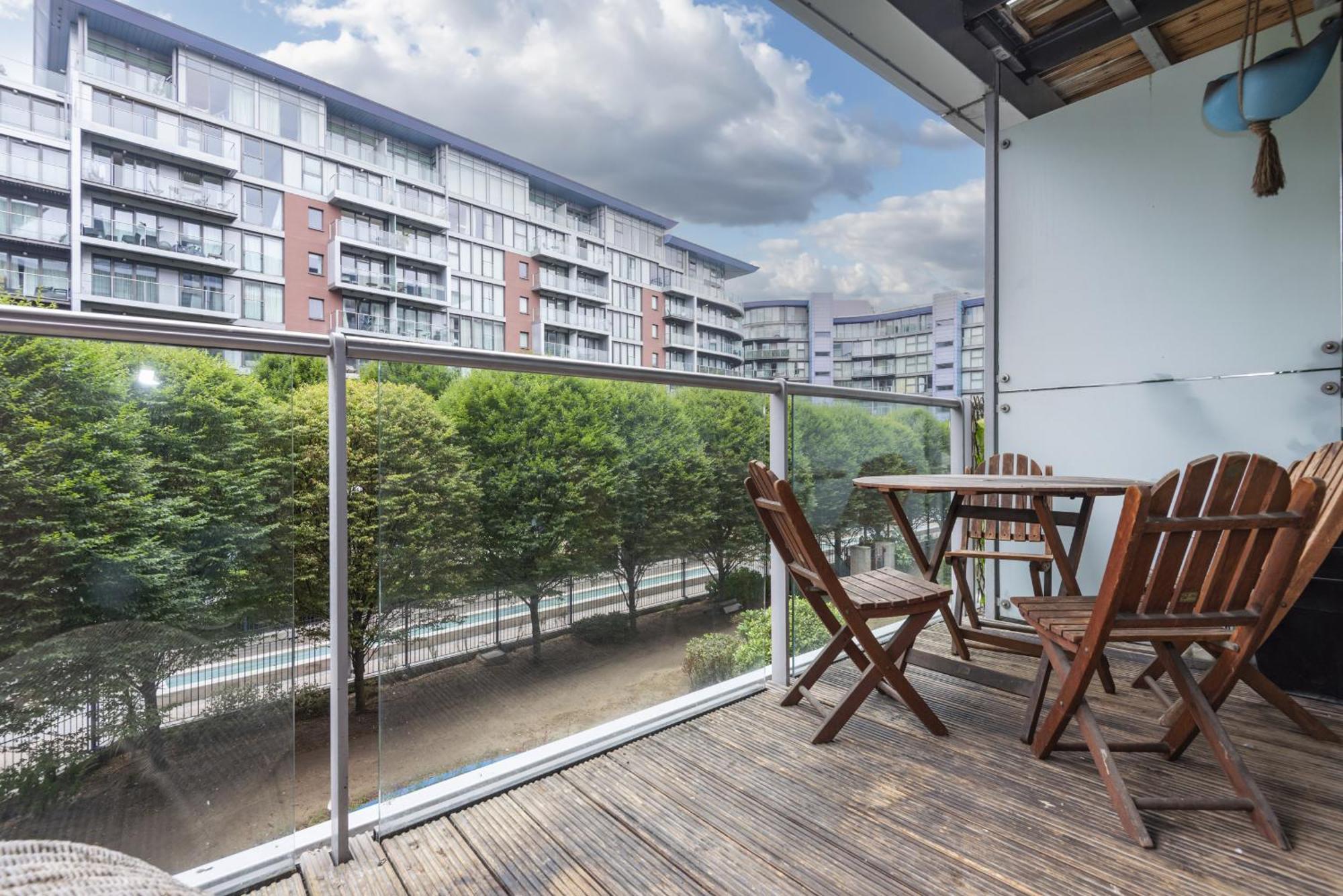Two-Bedroom Deluxe Apartment with Balcony
