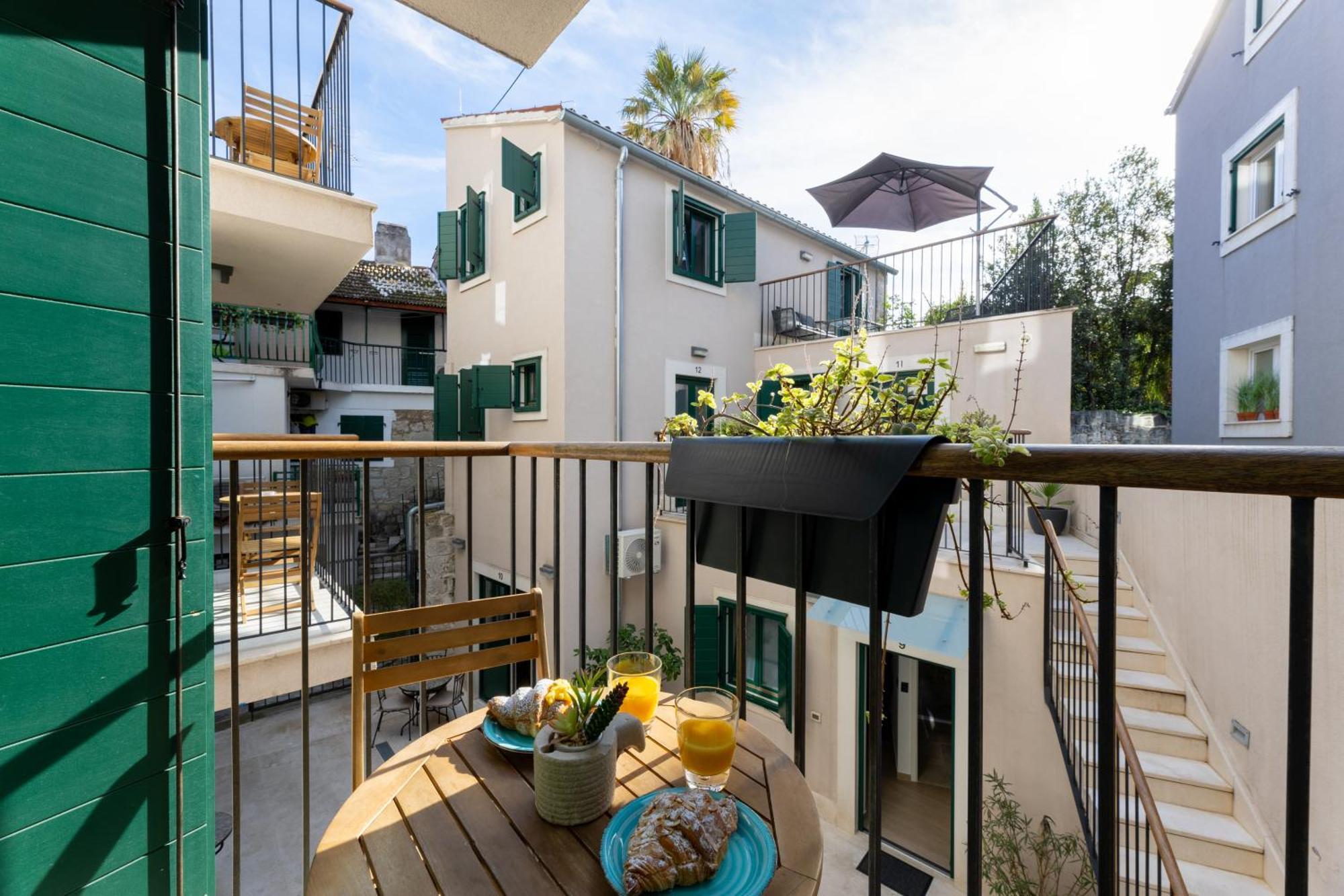 Studio with Balcony (2 Adults),1646364685:JPEG