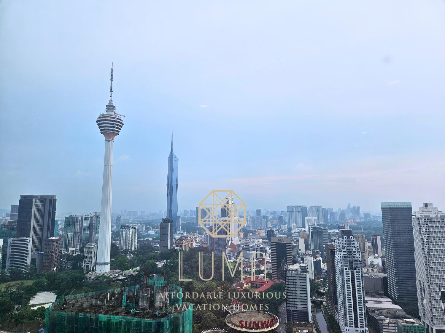 Three-Bedroom Executive Apartment with City View (城市景观三卧行政公寓)