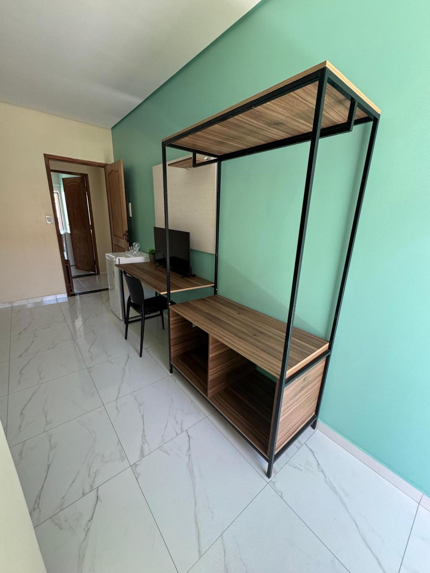 Deluxe Room (2 Adults + 1 Child),1661178569:JPEG