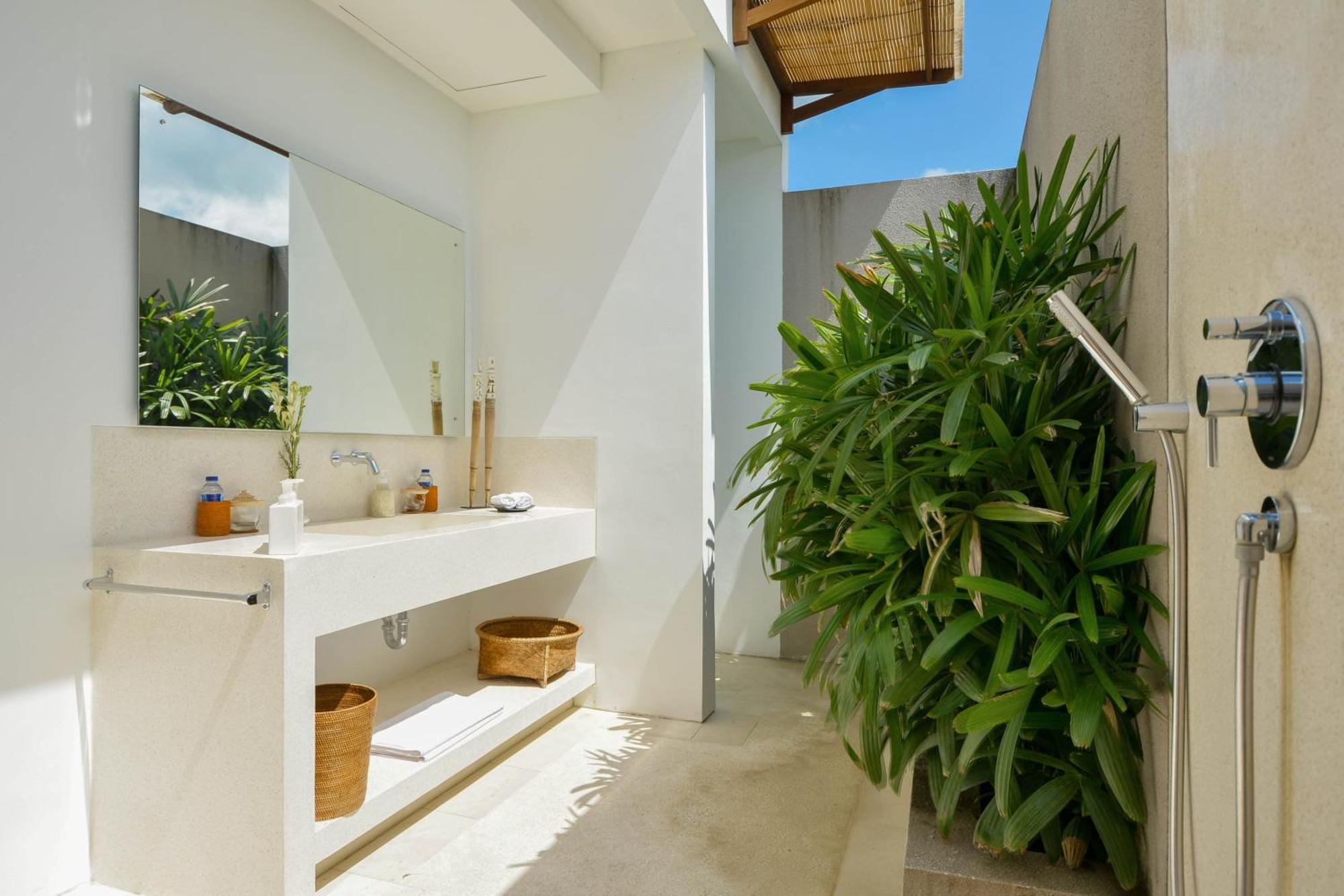 Six-Bedroom Villa with Private Pool and Fully Equipped Kitchenette