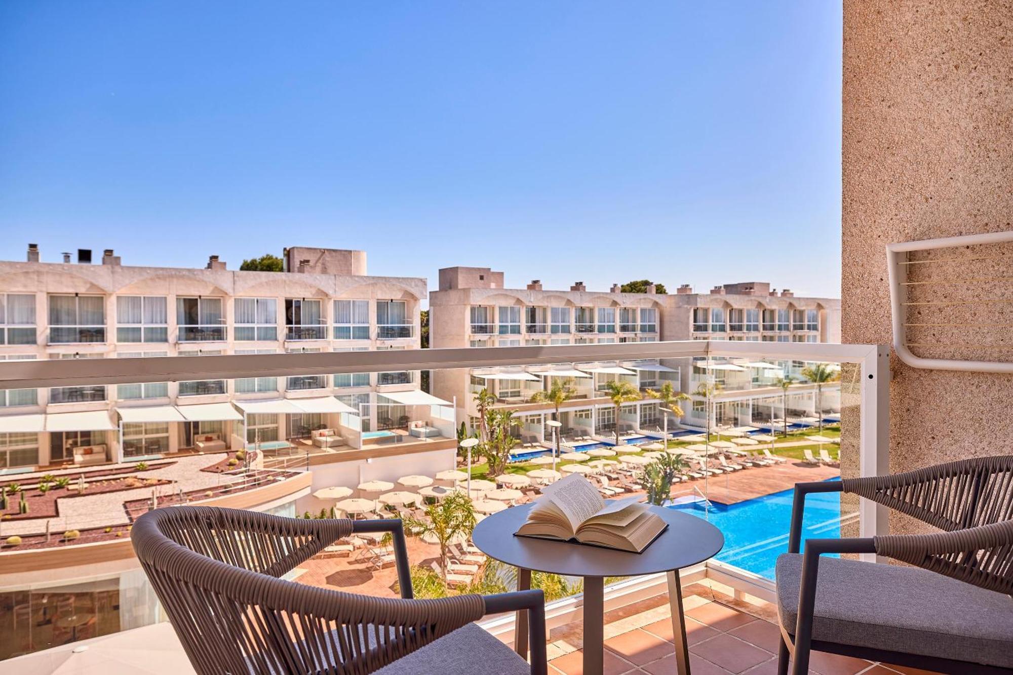 Junior Suite Pool View