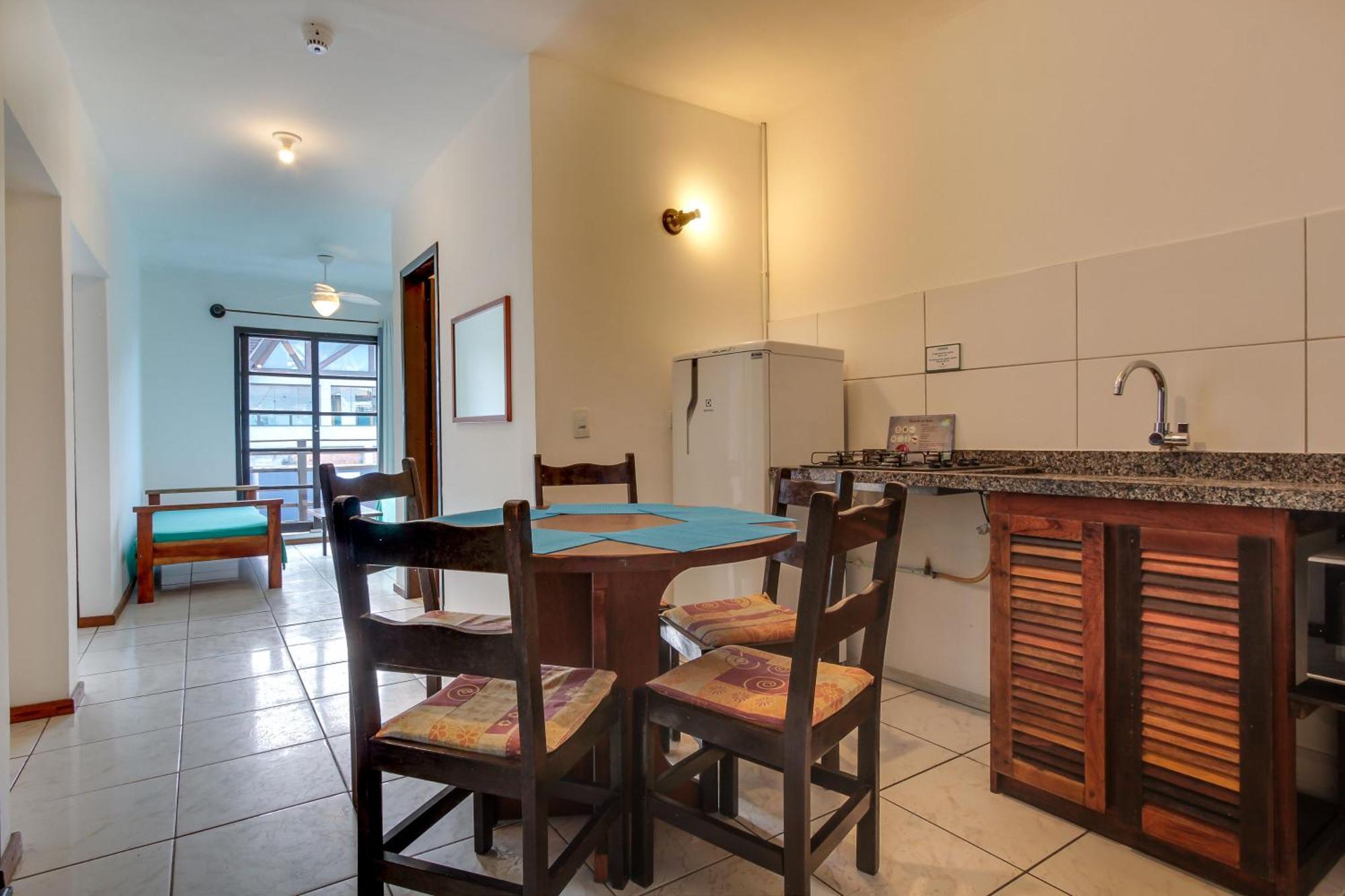 Apartamento de 2 Quartos com Vista Lateral do Mar