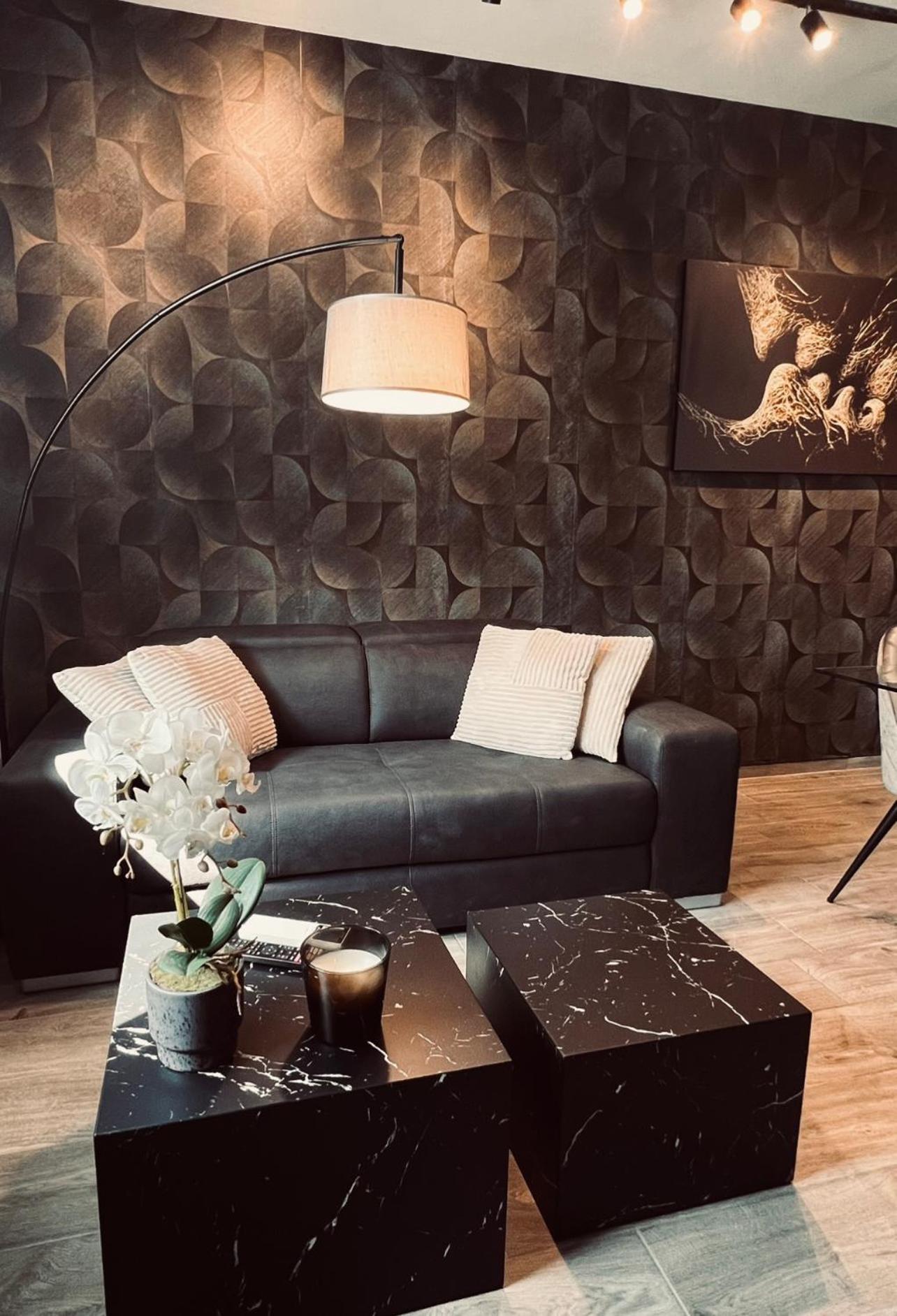 Deluxe One-Bedroom Apartment