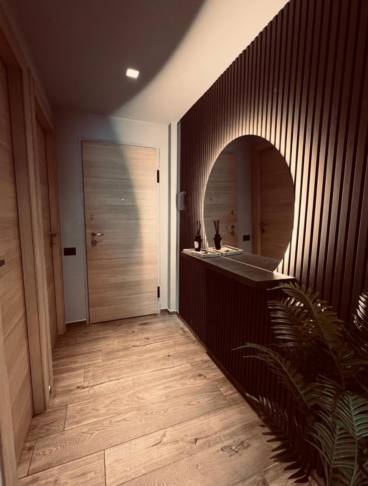 Deluxe One-Bedroom Apartment