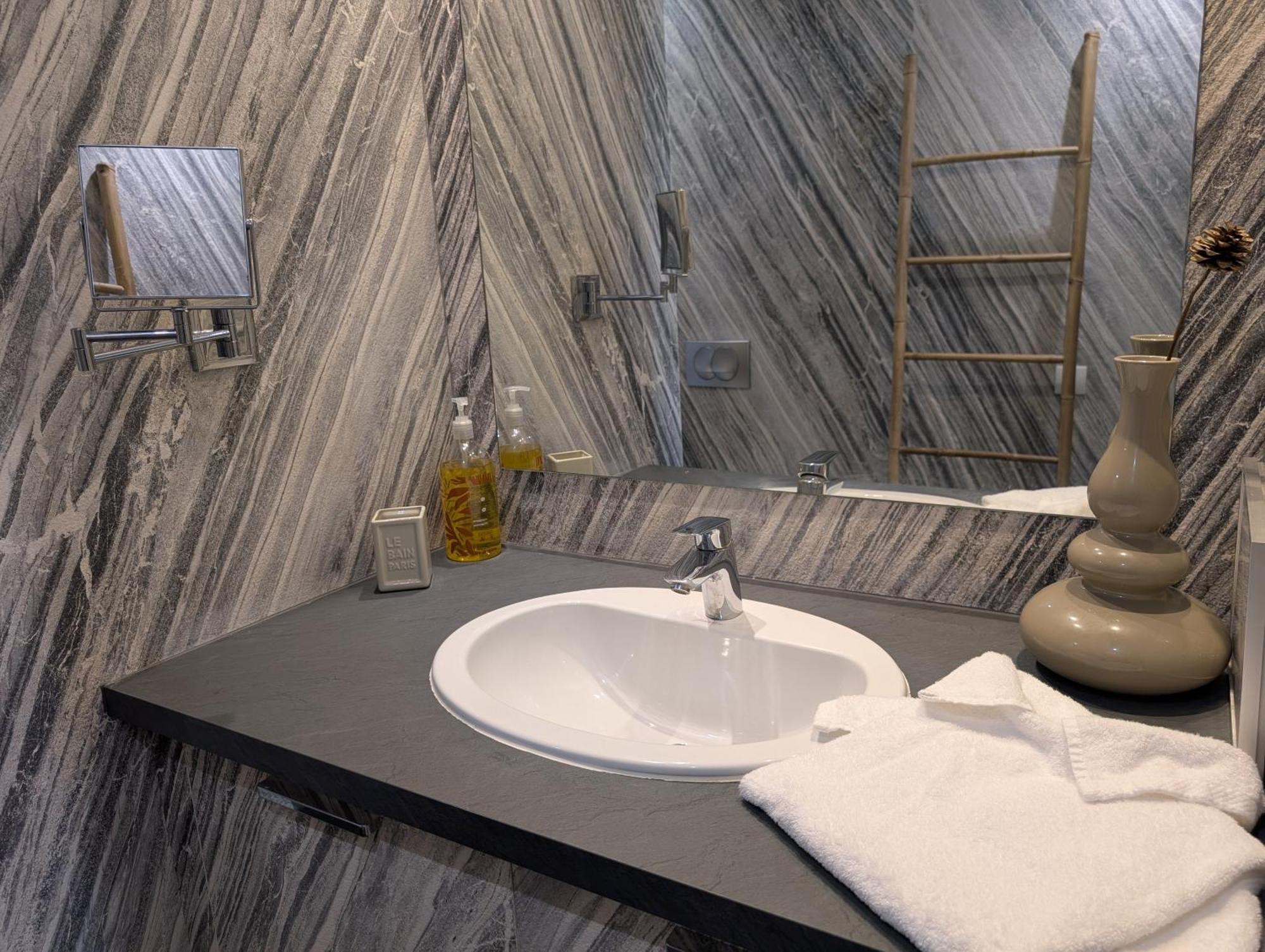 Superior One-Bedroom Apartment