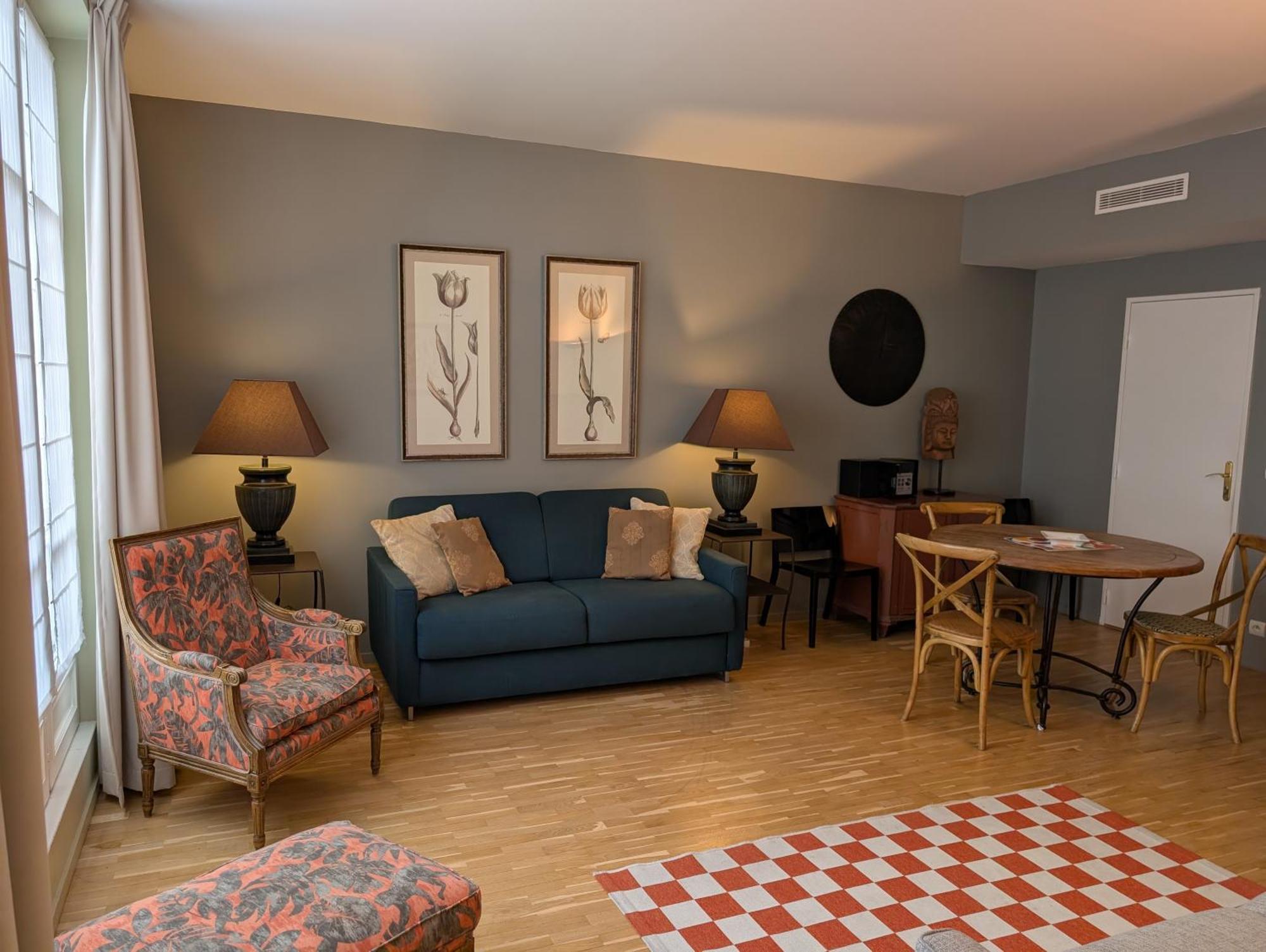 Superior One-Bedroom Apartment