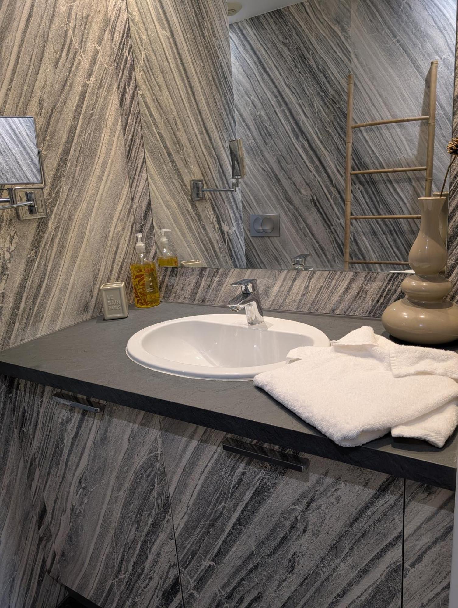 Superior One-Bedroom Apartment