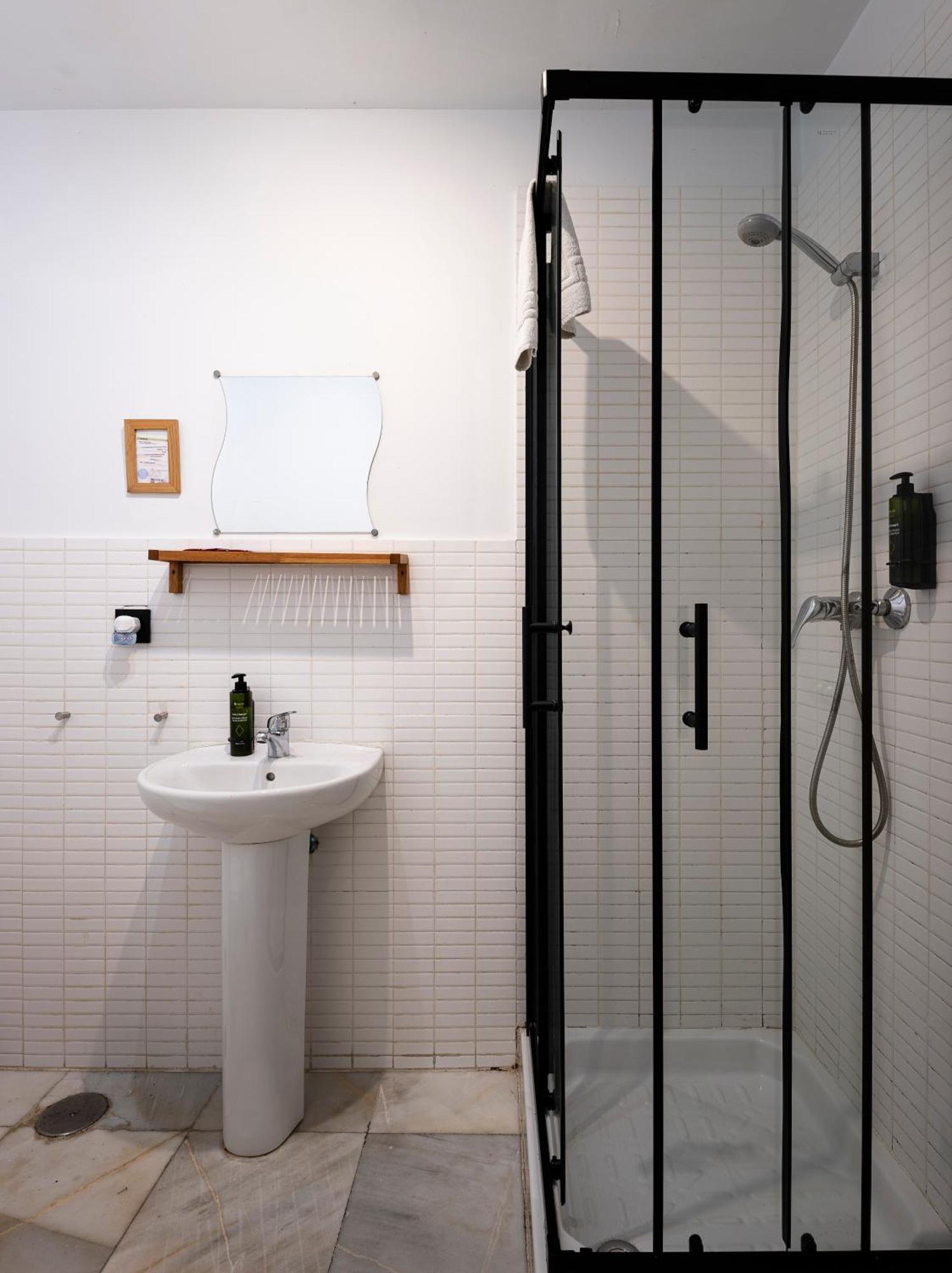 Habitación Doble con baño compartido - 2 camas
