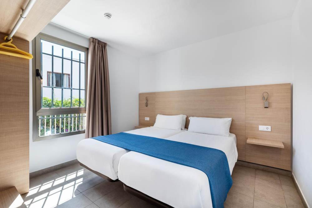 Classic One Bedroom Apartment Terrace 18