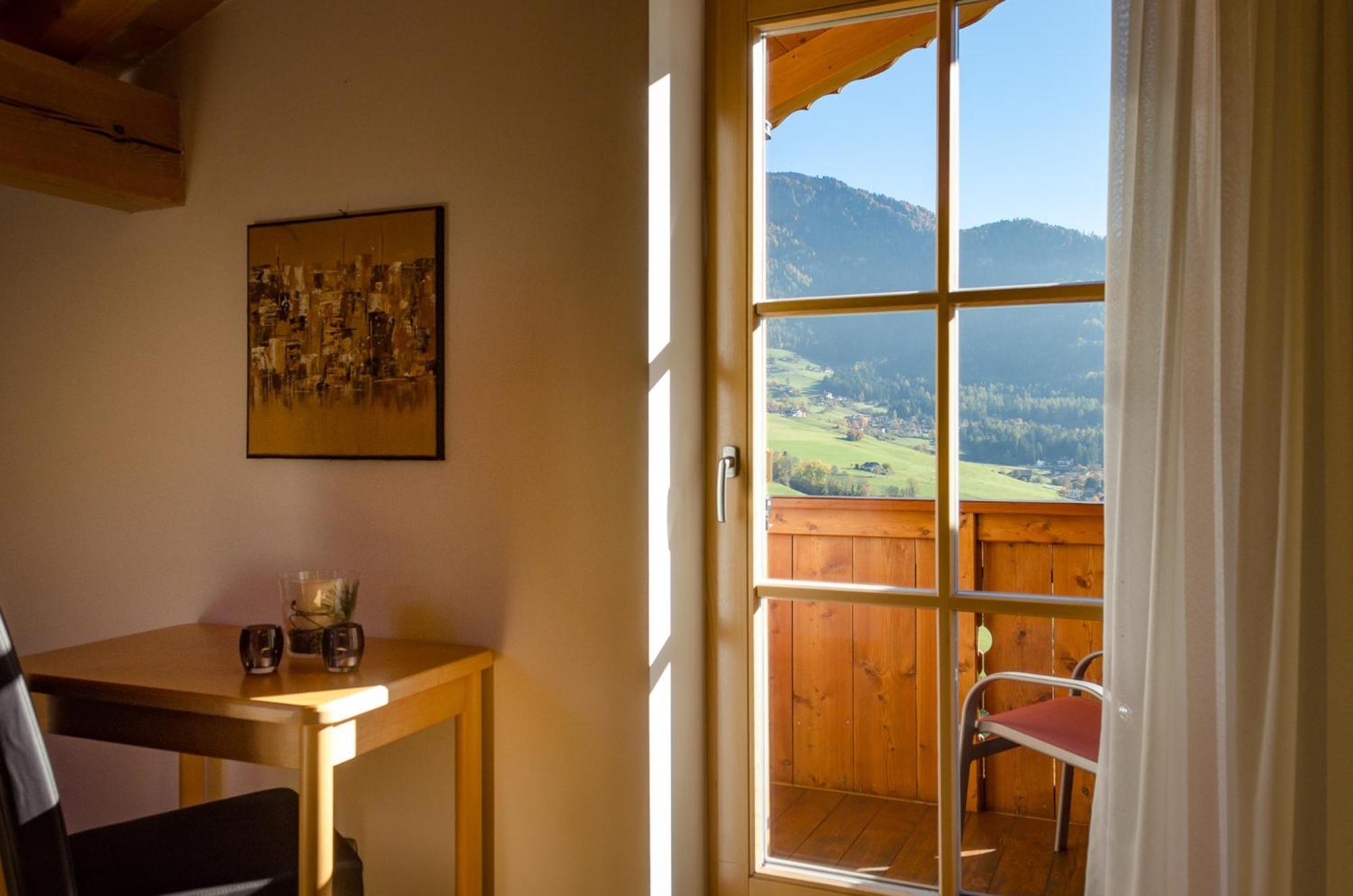 One-Bedroom Apartment Balcony Mountain View
