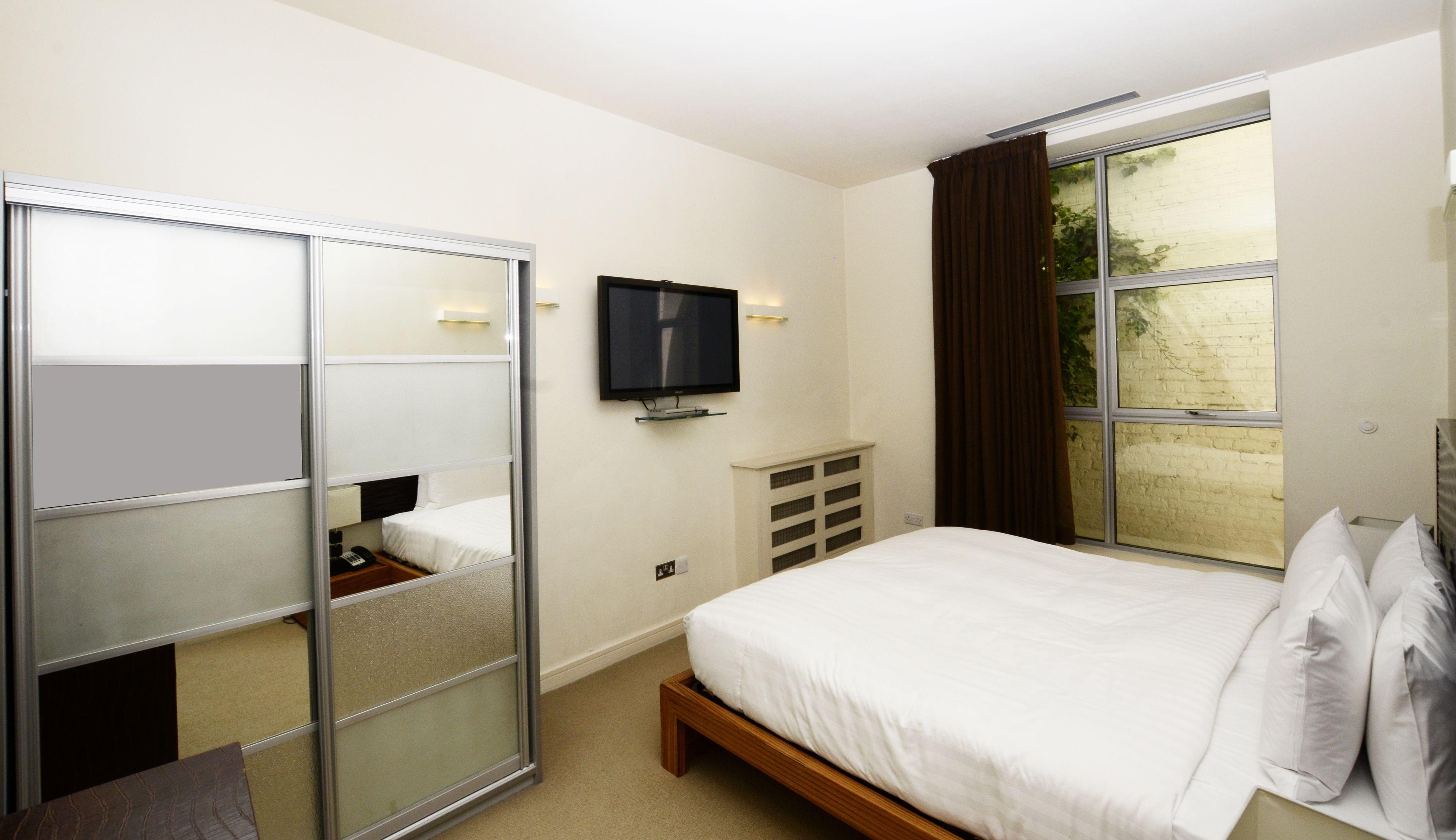 Large Open Plan One Bedroom