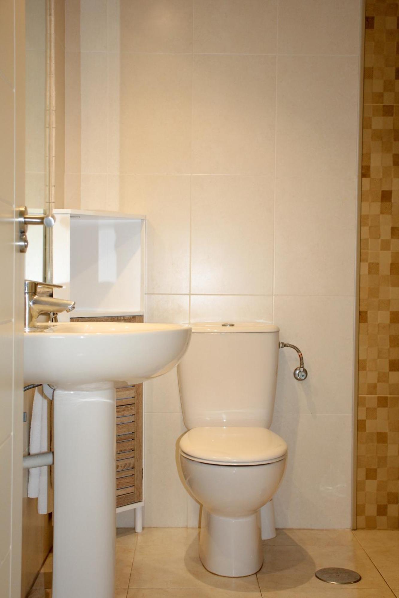 One-Bedroom Apartment Silver