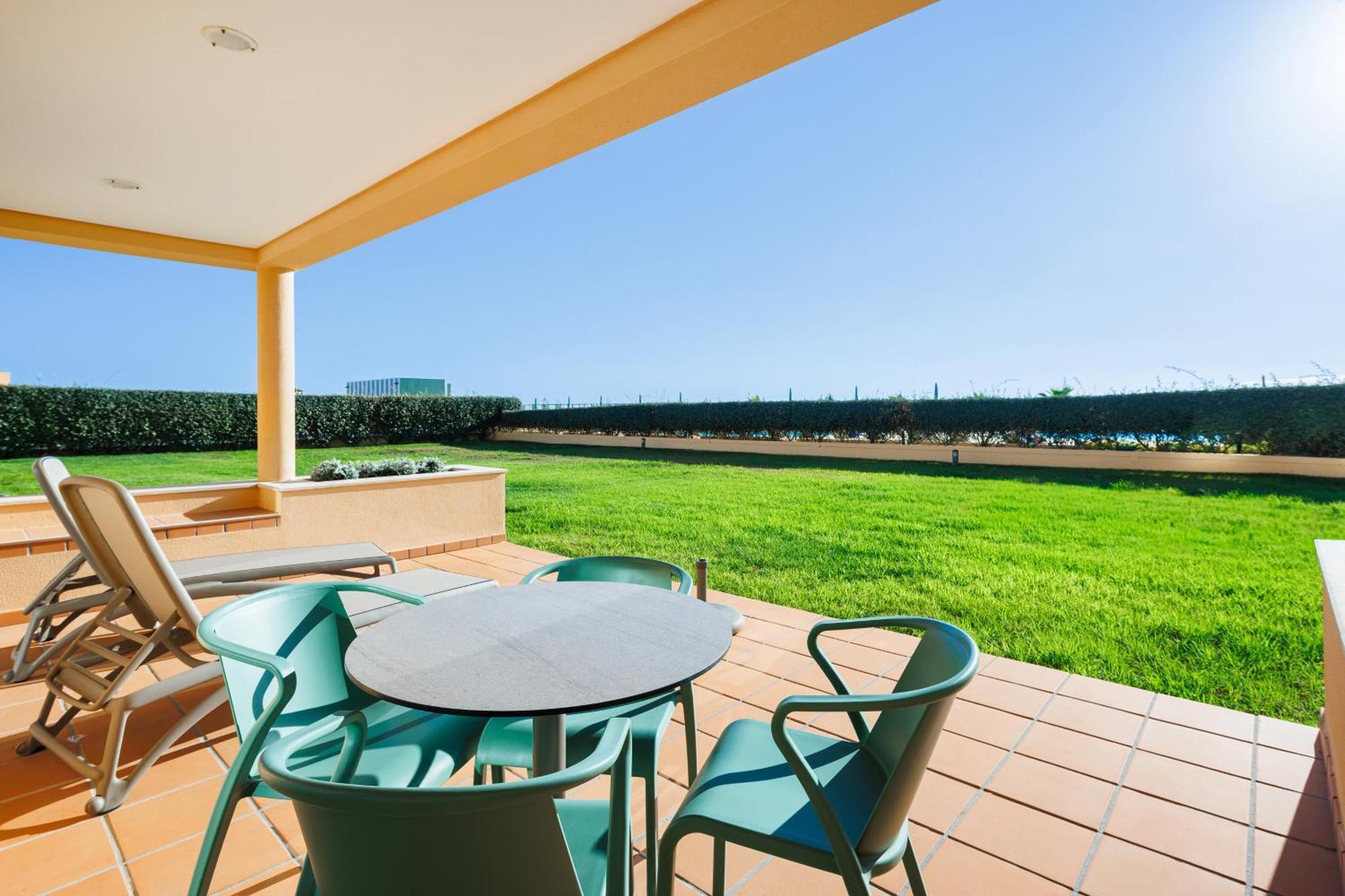 One-Bedroom Apartment Garden View