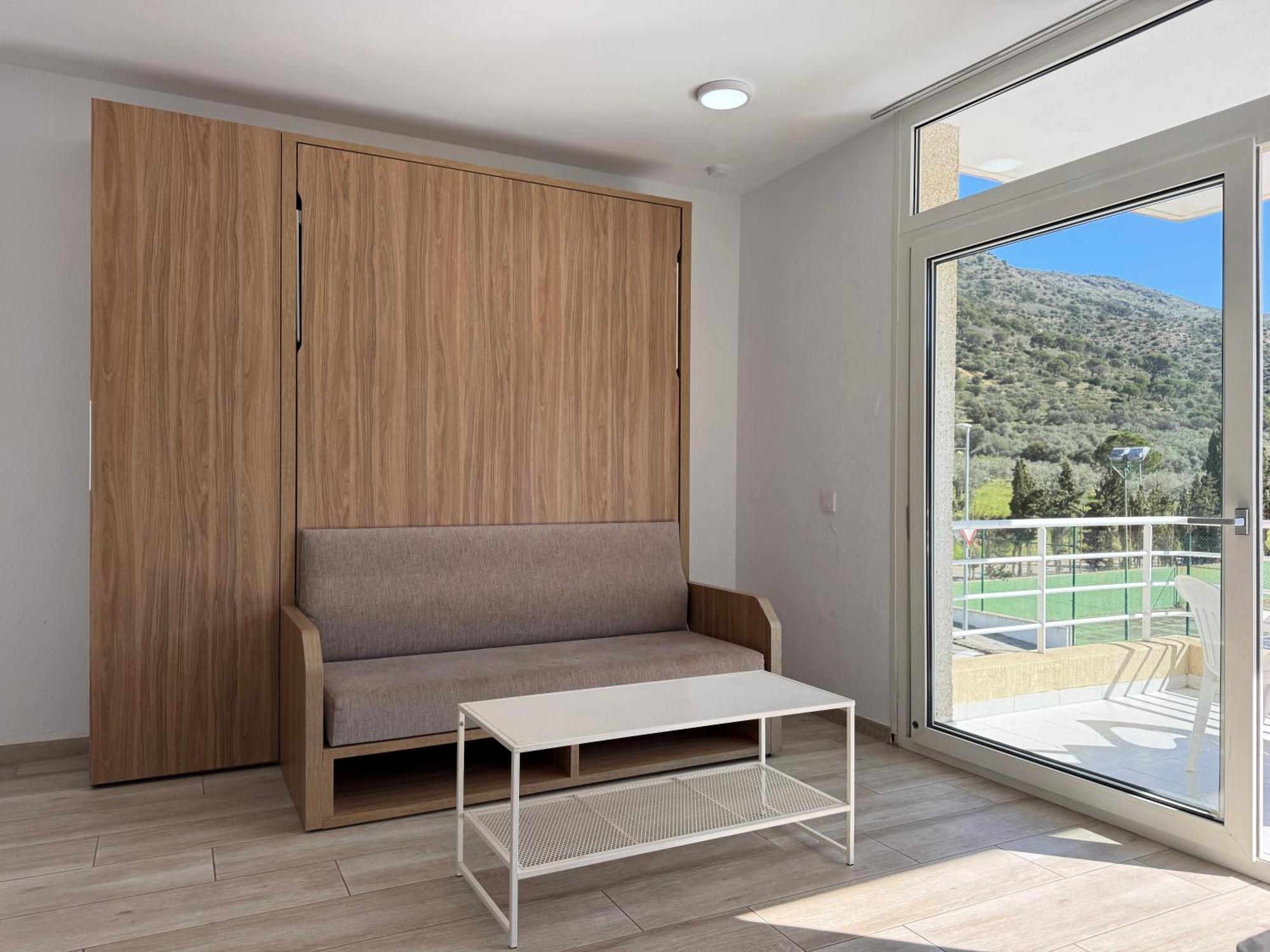 Superior One-Bedroom Apartment