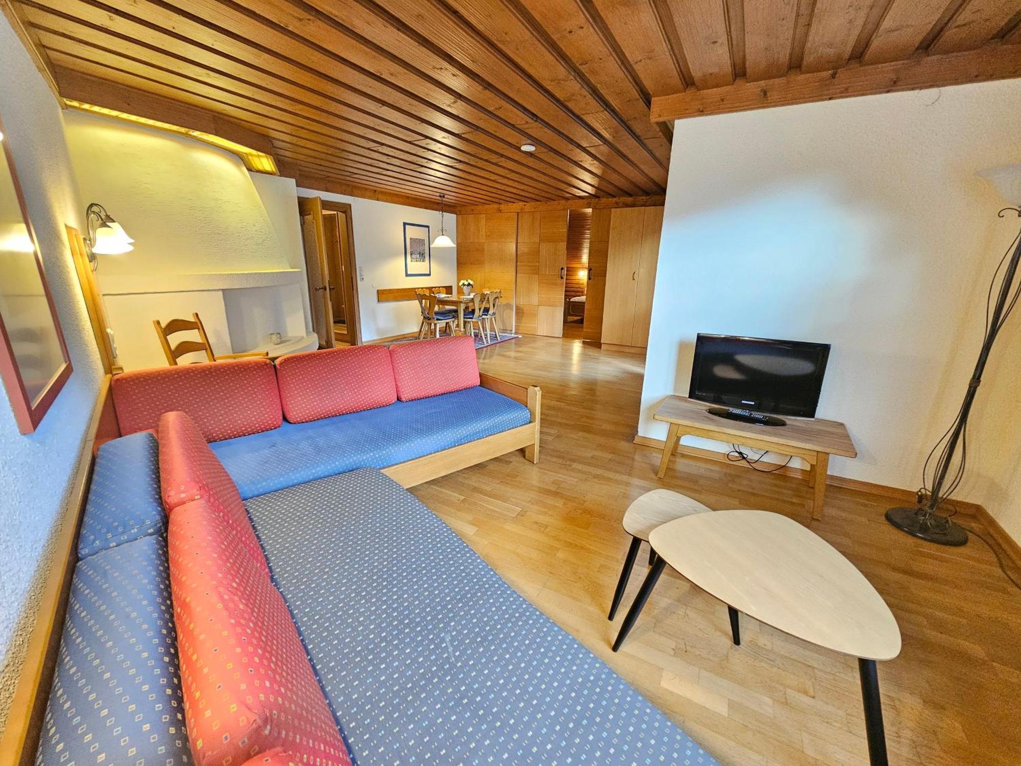 Two-Bedroom Apartment with Mountain View,1758434149:JPEG