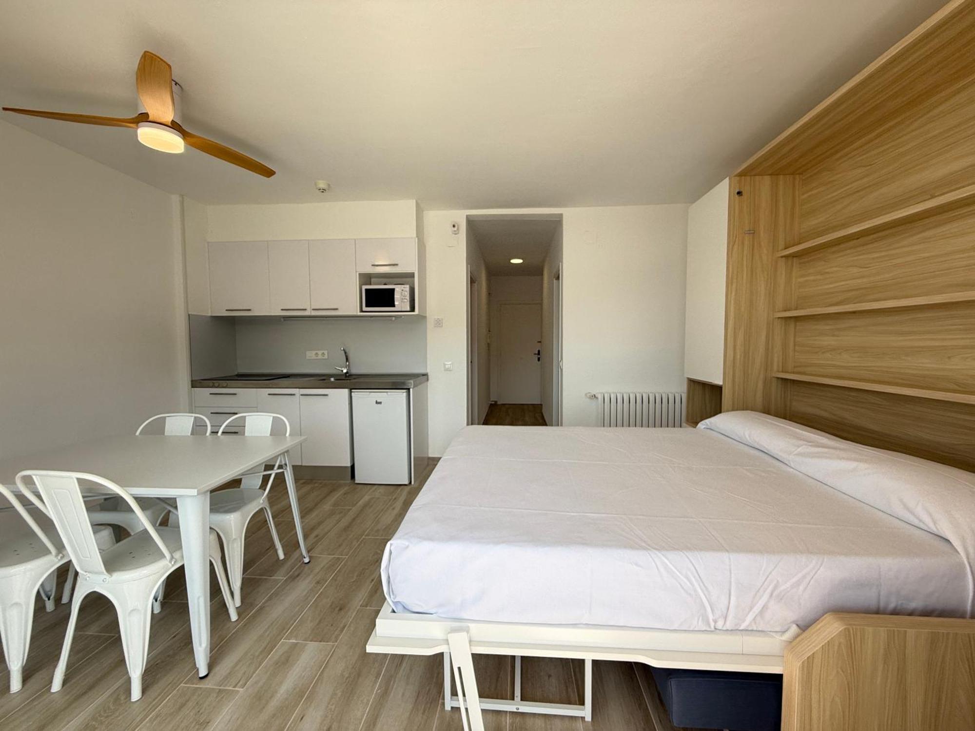 Superior One-Bedroom Apartment