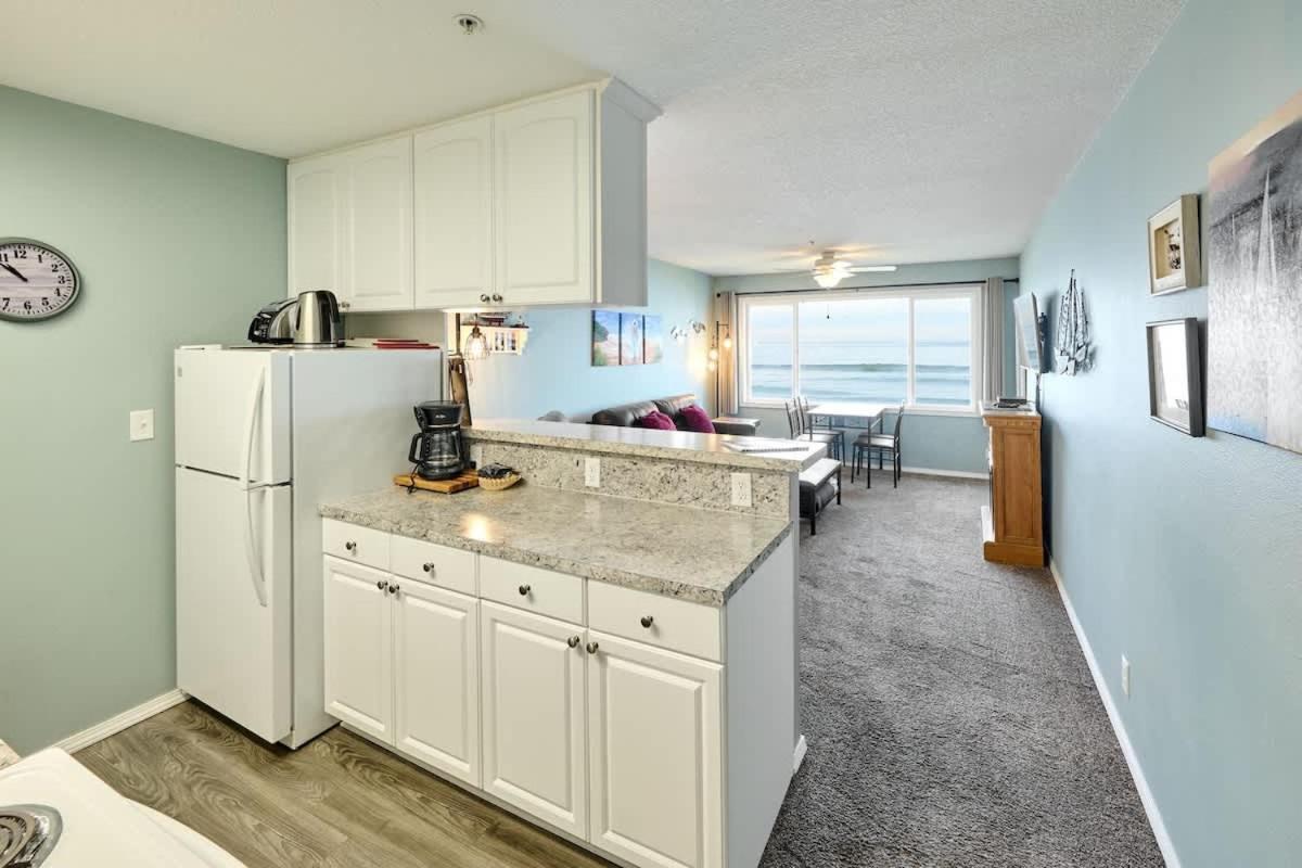 Oceanfront Condo - Upper Floor,1758575075:JPEG