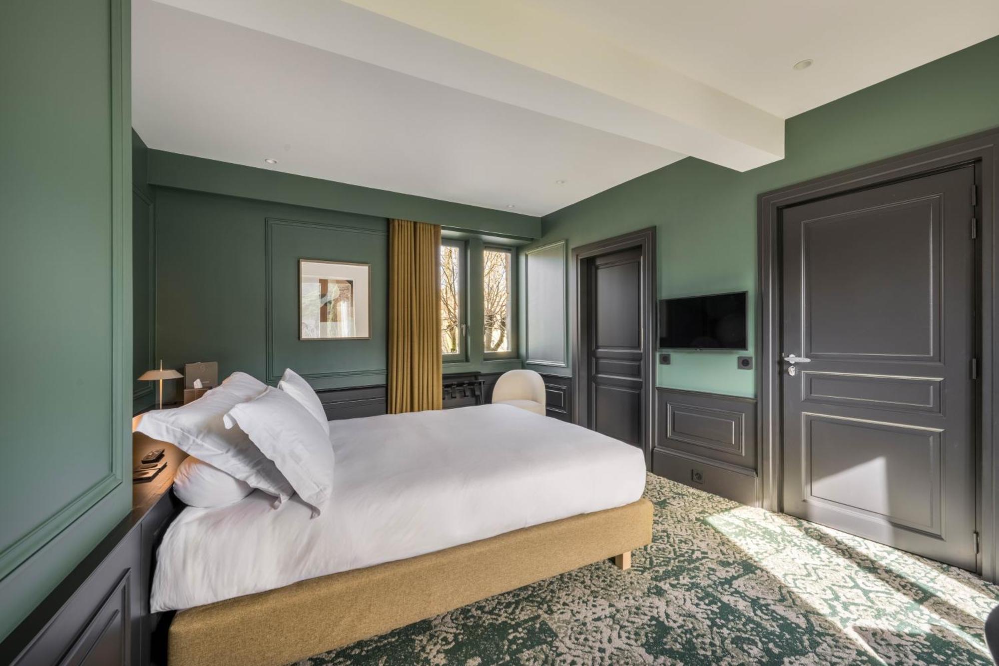 Deluxe Queen Room