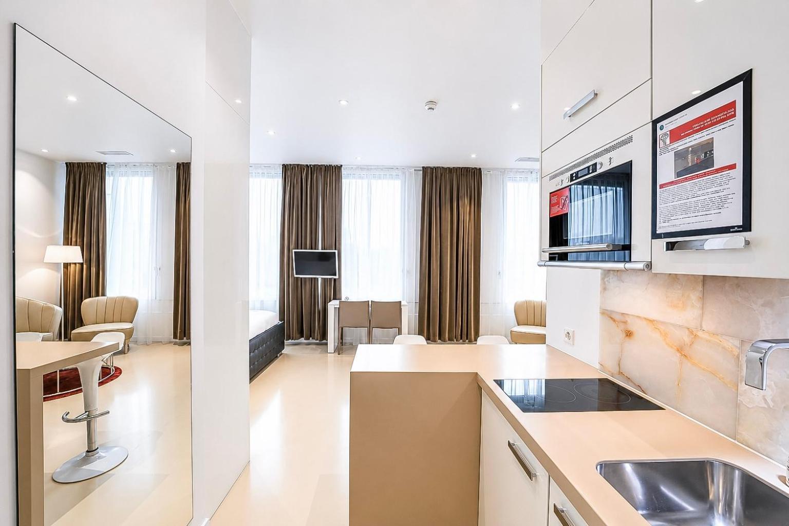 Grand Apartment Kitchenette