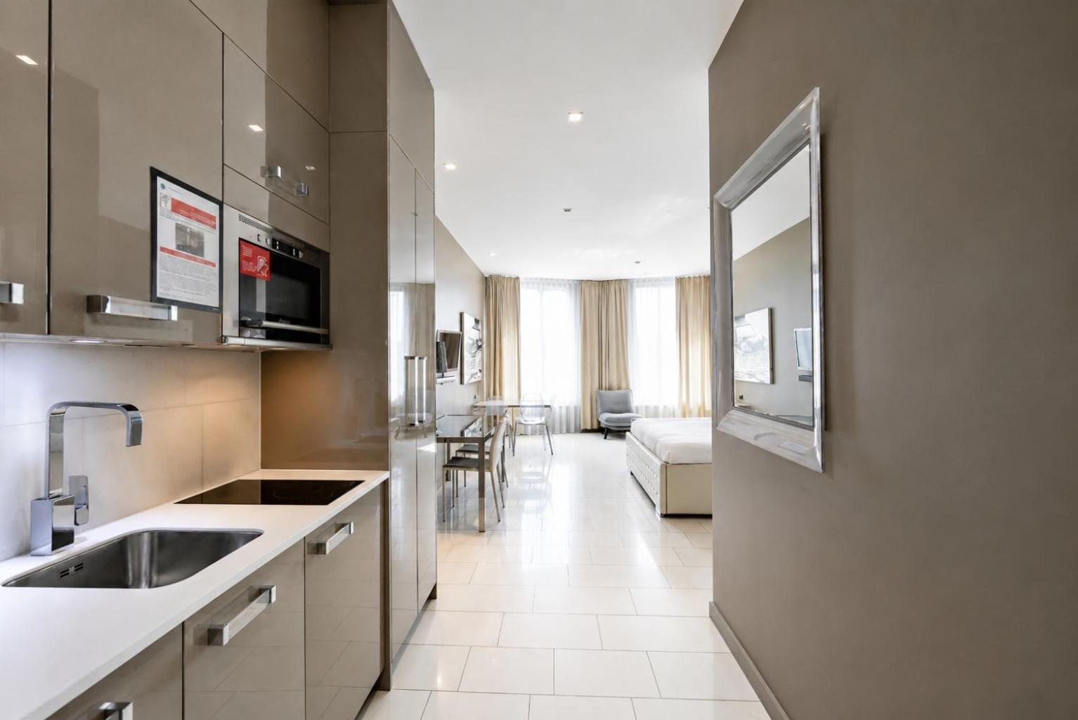 Grand Apartment Kitchenette