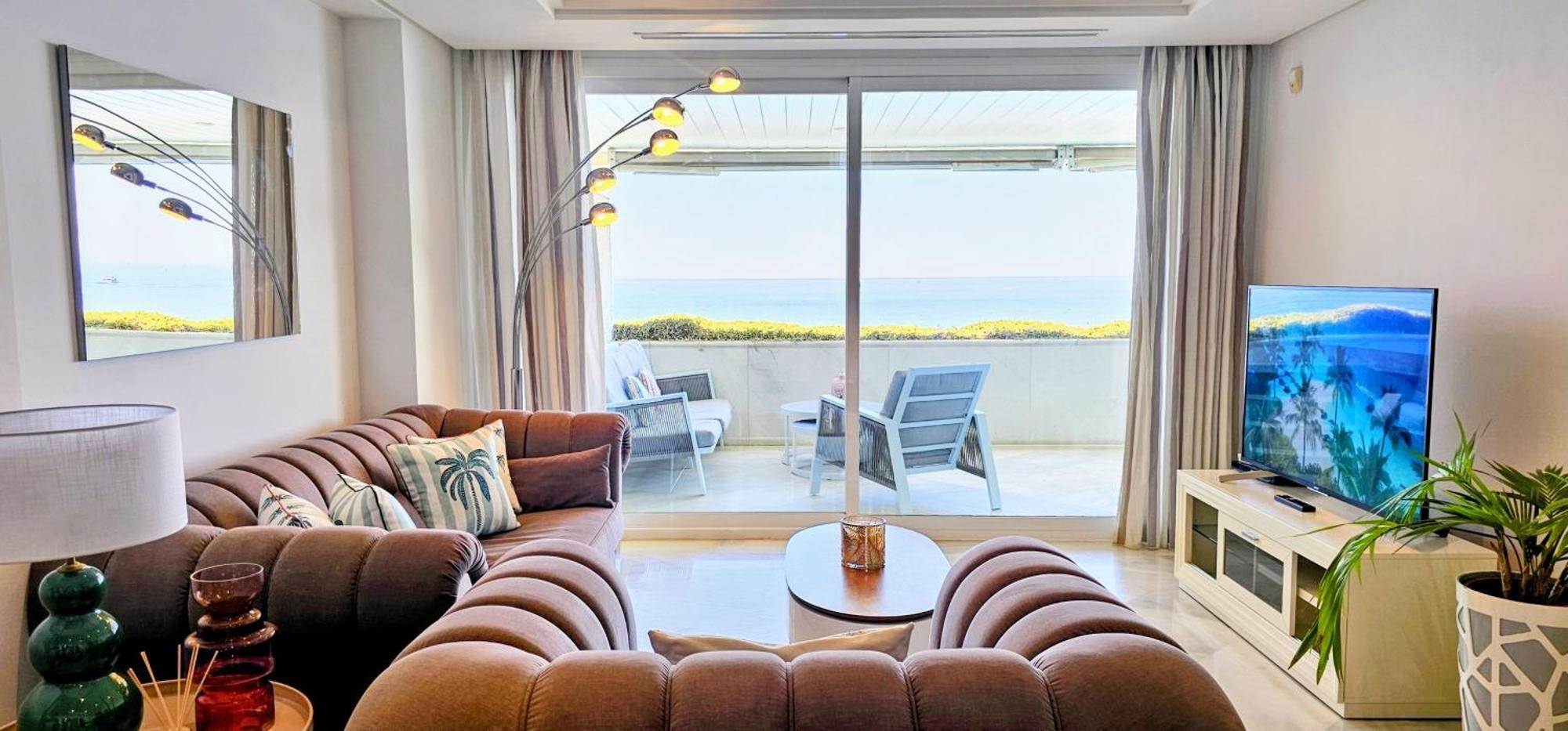 Apartamento de 2 dormitorios con terraza y vistas al mar
