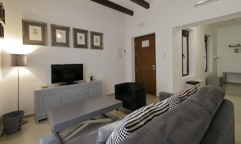 Superior One-Bedroom Apartment,198595654:JPEG