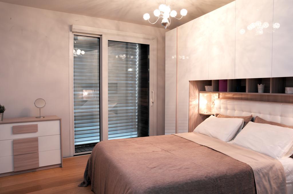 Two-Bedroom Apartment Lake View