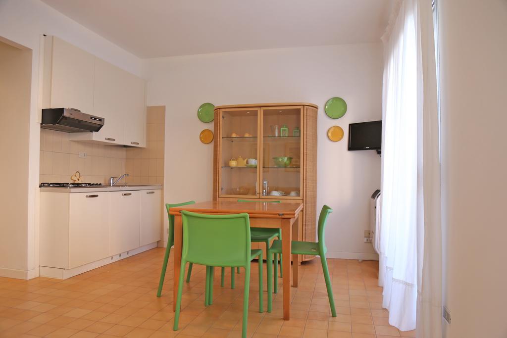 Studio with Balcony,418112376:JPEG