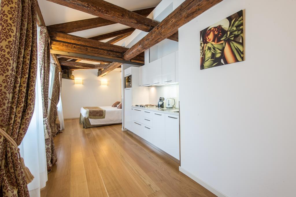 Superior Apartment with Canal view,681864372:JPEG