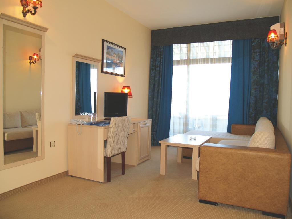 One-Bedroom Apartment (2 Adults + 2 Children)