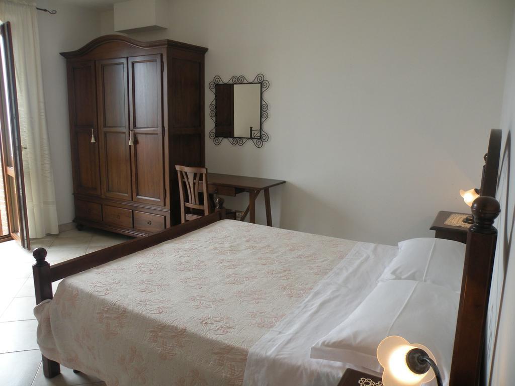 One-Bedroom Apartment with Balcony,324259919:JPEG