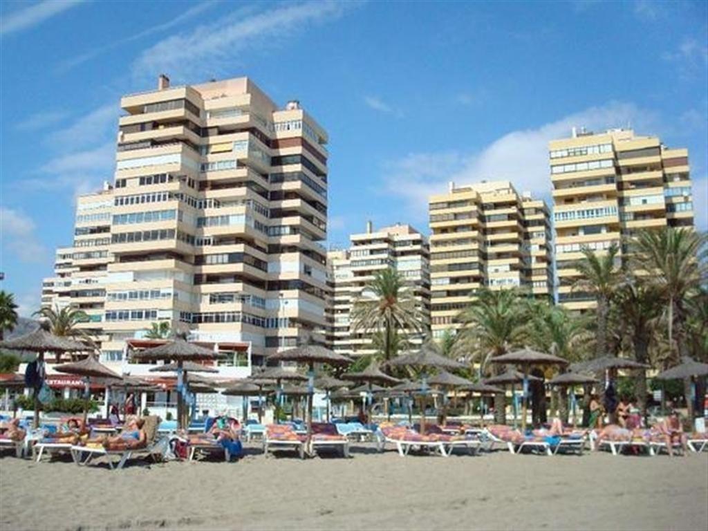 Apartamento de 2 dormitorios con terraza y vistas al mar