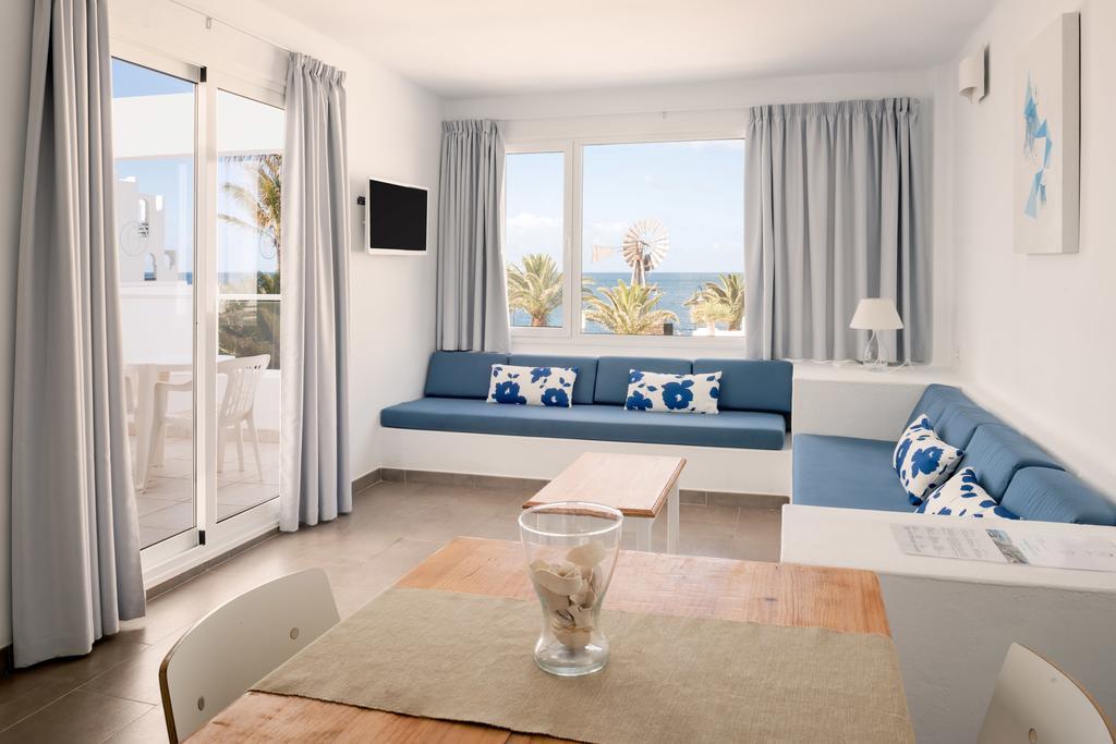 One-Bedroom Apartment Sea View