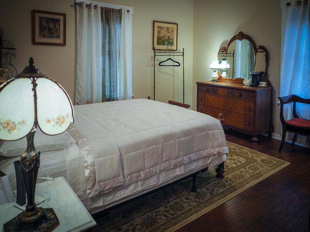 One-Bedroom House,367601506:JPEG