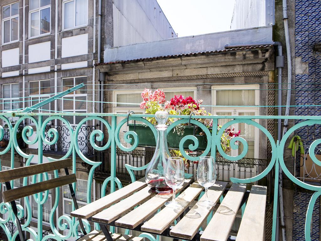 Charming Studio with Balcony,413786316:JPEG