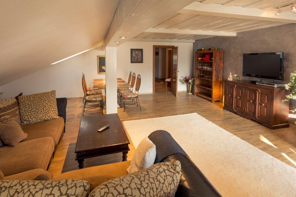 Apartment mit Balkon