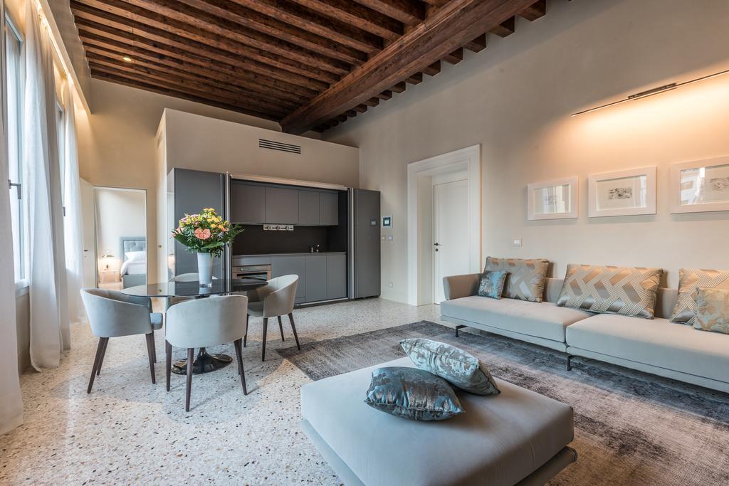 Two-Bedroom Deluxe Apartment with Canal View,399947007:JPEG