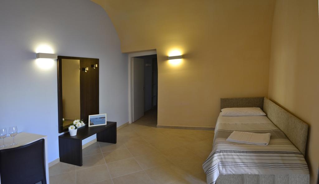 Classic Quadruple Room,329695165:JPEG