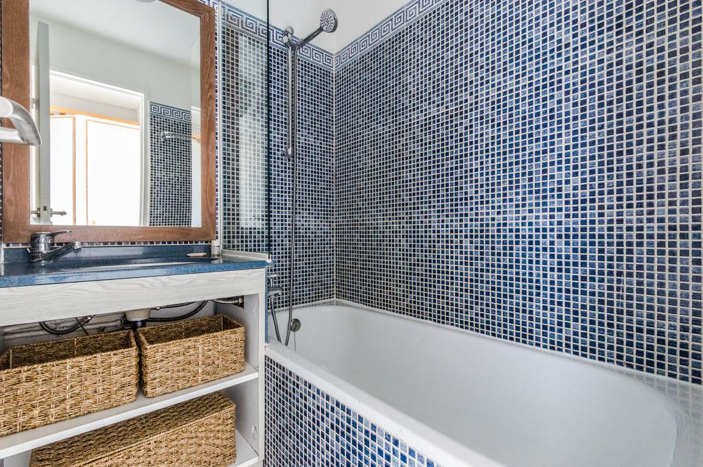 Select One-Bedroom Apartment (7 People)