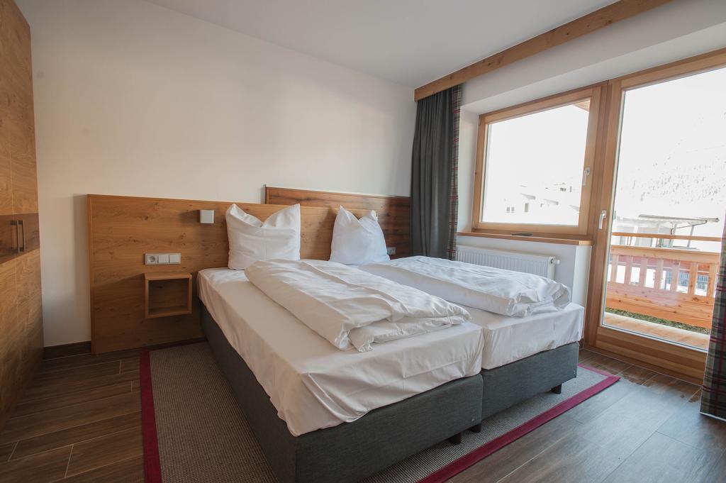 One-Bedroom Apartment,799136064:JPEG