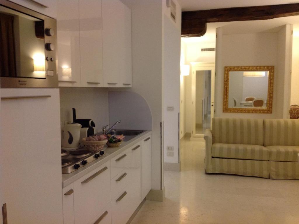 Deluxe One-Bedroom Apartment,432047412:JPEG