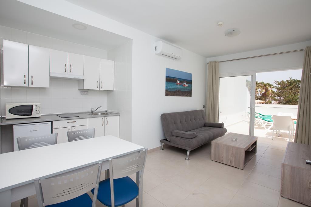 One-Bedroom Apartment Sea View