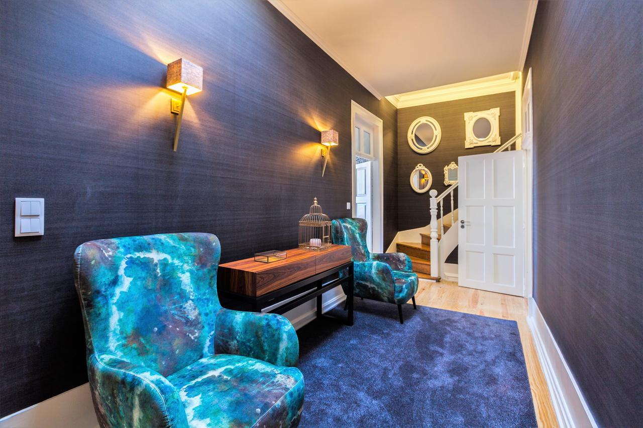 Vintage Two-Bedroom Apartment,1211472196:JPEG