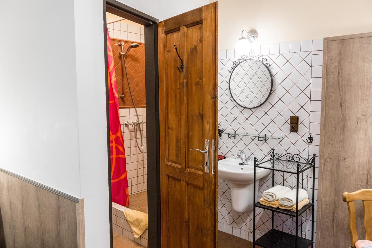Habitación Doble con baño privado y zona de cocina compartida - 1 o 2 camas