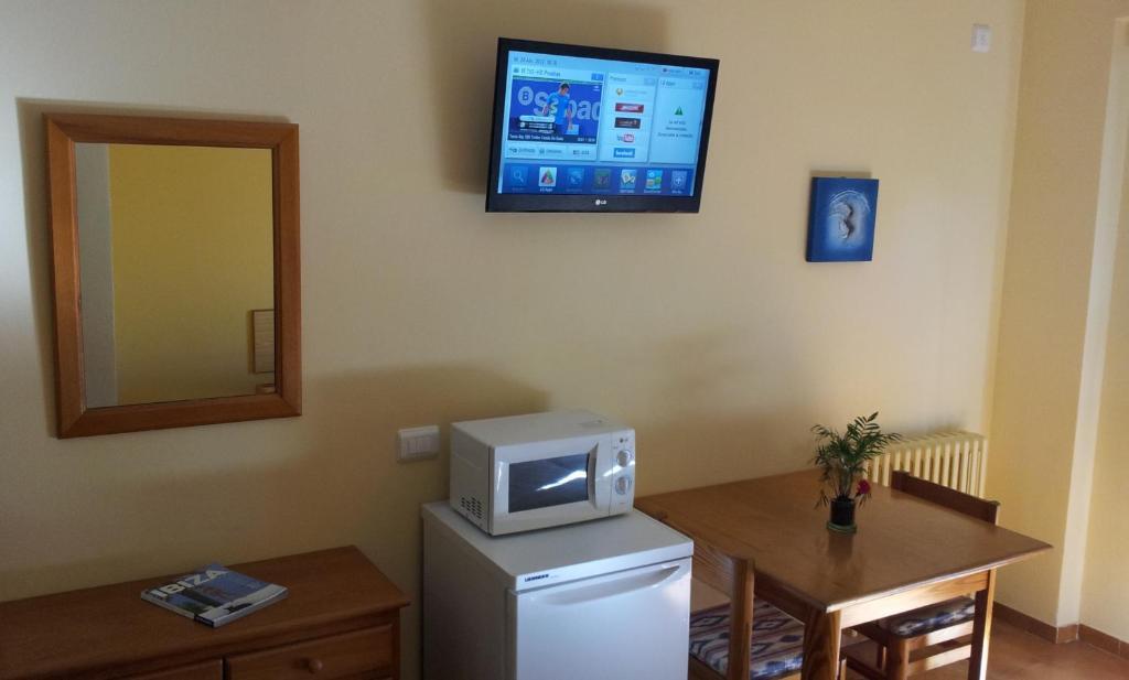 One-Bedroom Apartment (3 Adults + 1 Child),1155081315:JPEG