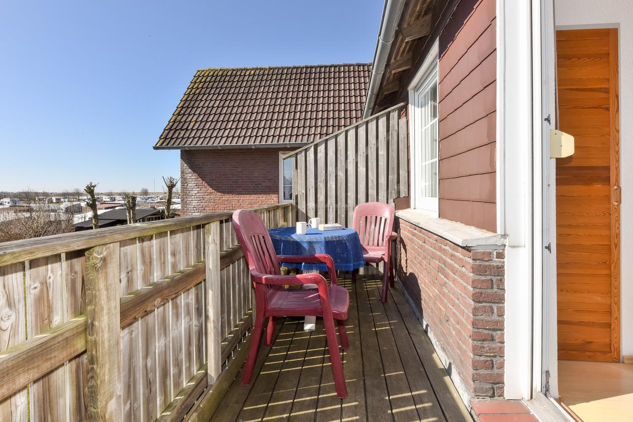 One-Bedroom Apartment Balcony,1248214237:JPEG