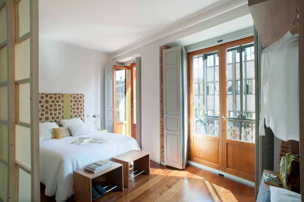 Deluxe 2 Bedroom Apartment with 2 Bathrooms