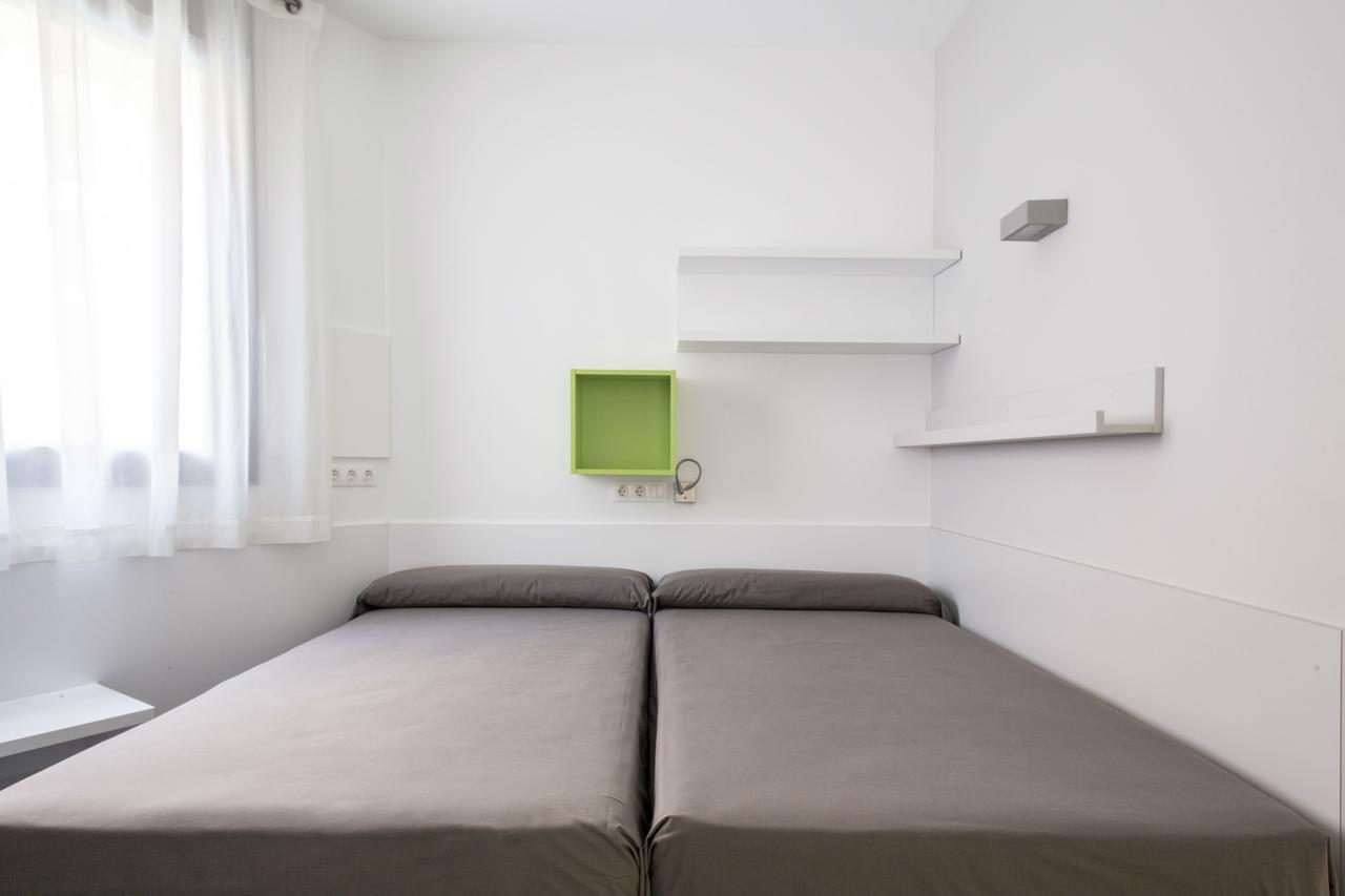 Dois Quartos Comunicantes com 1 Cama Individual Cada Um