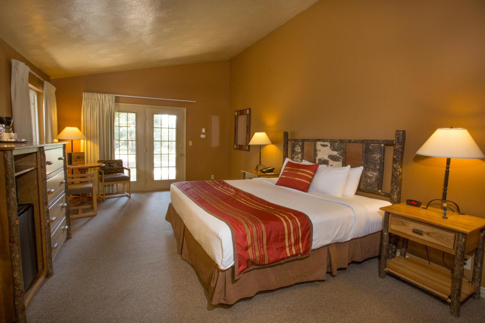 Deluxe Cottage with One King Bed
